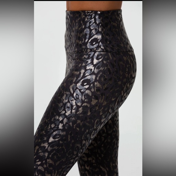 Onzie Metallic Leopard Legging - Picture 1 of 6
